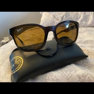 Polarized like new chocolate brown ray bans